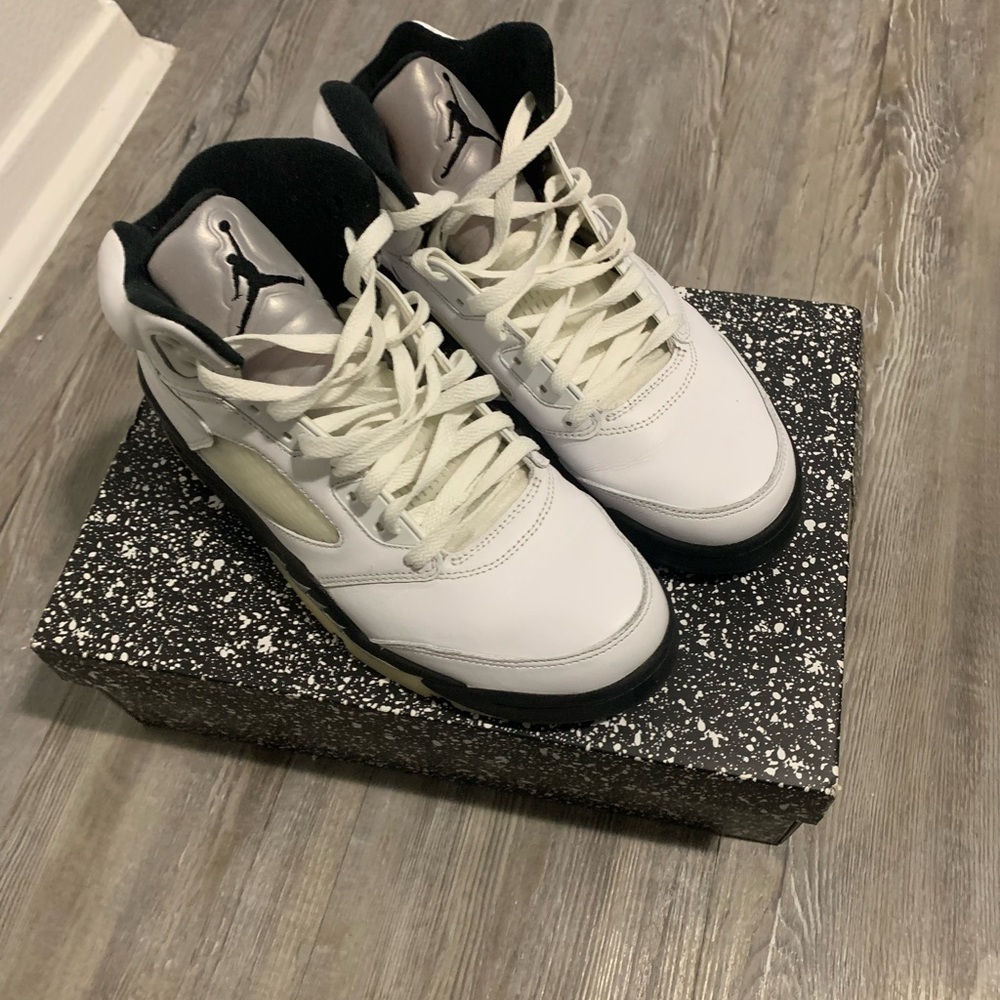 Jordan Men’s White and Black Retro High-Top Sneakers